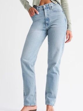 Abercrombie & Fitch Curve Love 90s Straight Ultra High Rise Jeans